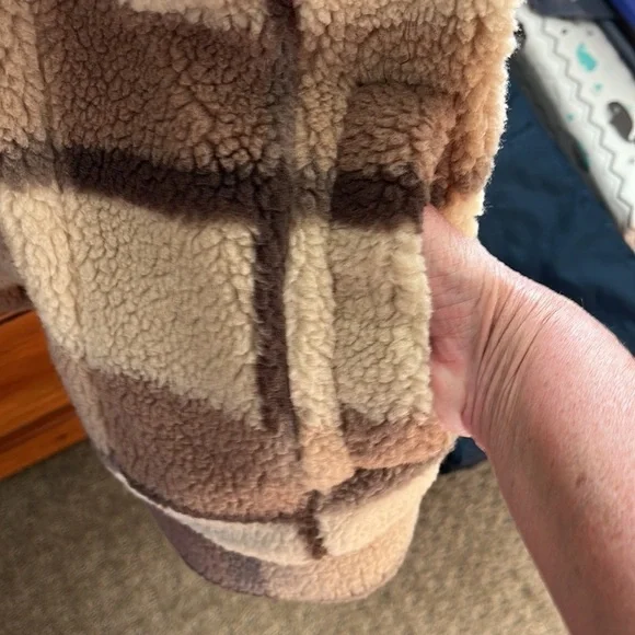 Bass Outdoor Women’s Tan And Brown Sherpa Shacket, Size Large NWT - Picture 3 of 11